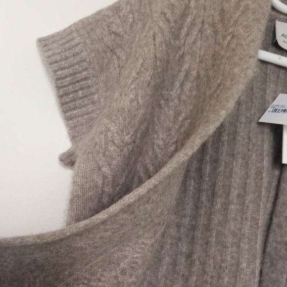 Alysi Soft Shortsleeved Cable-knit Cardigan, Beige, Size S - Picture 8 of 15